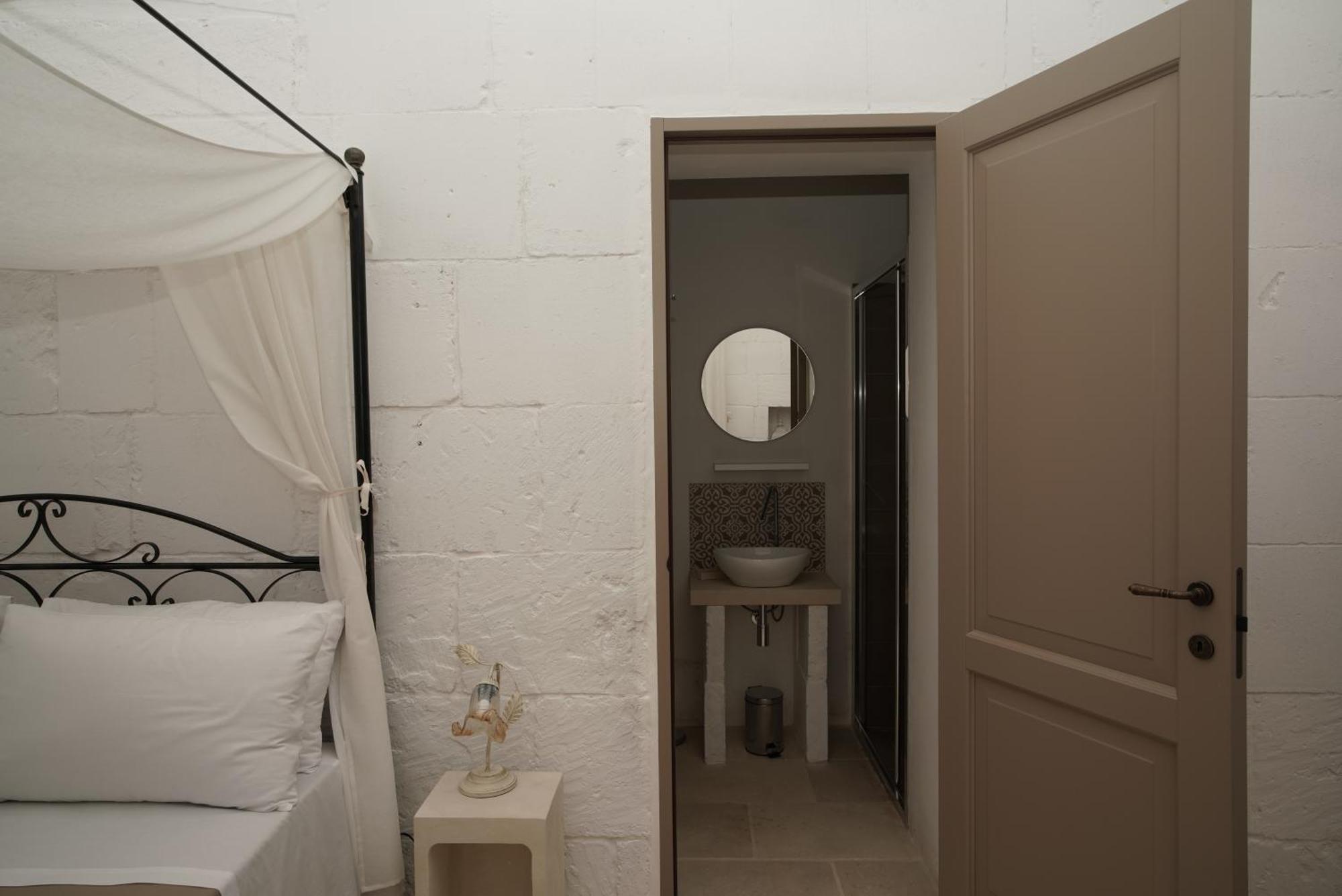 Casa Frea Dimora Storica Bed & Breakfast Martano Exterior photo